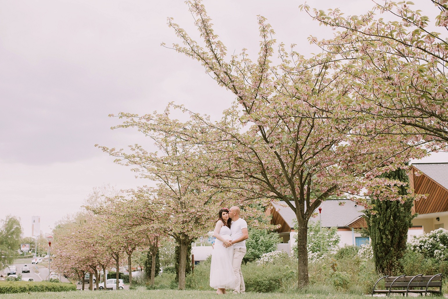 kateryna-photos-grossesse-photographe-sarthe-normandie-nantes-couple-engagement-love-story-le-mans-wedding-cerisiers-exterieur-outdoors_0232.jpg