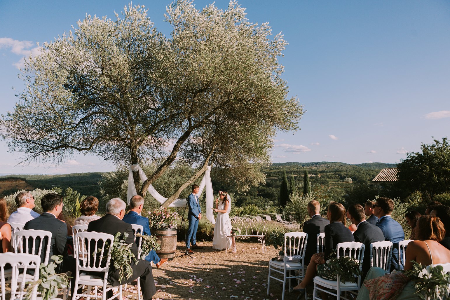 kateryna-photos-mariage-wedding-france-ardeche-domaine-clos-hullias-Saint-Christol-de-Rodière-gard-cevennes_0199.jpg